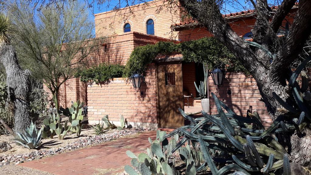 Desert Trails Bed & Breakfast Tanque Verde Exteriör bild